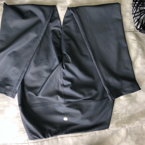 Small, highwaisted Gray blue leggings 7/8 ‼️ - Picture 2 of 4